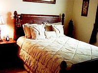 Guest Bedroom. 
CLICK on small picture to display the full size image.
Later CLOSE large picture by CLICKING on (x).