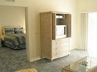 I: Living room.
CLICK on picture to enlarge. Later CLOSE (x) large picture.