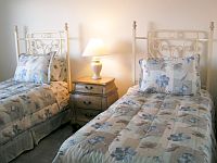 N: Guest bedroom.
CLICK on picture to enlarge. Later CLOSE (x) large picture.