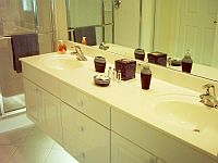 P: Master bathroom.
CLICK on picture to enlarge. Later CLOSE (x) large picture.