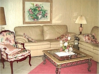Living Room.     
CLICK on small picture to display the full size image.
Later CLOSE large picture by CLICKING on (x).
