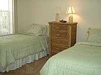 Guest Bedroom.
CLICK on picture to enlarge. Later CLOSE (x) large picture.
