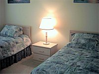 Guest Bedroom.
CLICK on picture to enlarge. Later CLOSE (x) large picture.
