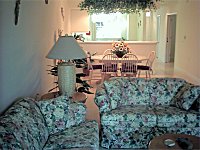 Living room.
CLICK on picture to enlarge. Later CLOSE (x) large picture.