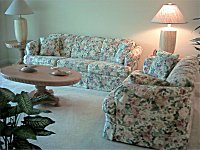 Living room.
CLICK on picture to enlarge. Later CLOSE (x) large picture.