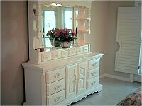 Master Schlafzimmer.                
KLICK auf kleines Bild - Grossformatbild erscheint.
Danach grosses Bild schliessen durch KLICK auf (x).