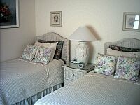 Guest Bedroom.                         
CLICK on small picture to display the full size image.
Later CLOSE large picture by CLICKING on (x).