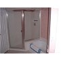 07: Eines der zwei Baeder /
One of Two Bath Rooms