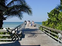 Naples Pier.
KLICK aufs Bild vergrößert es. Später großes Bild schließen mit (x).