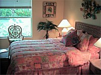 Master Schlafzimmer.
KLICK aufs kleine Bild vergroessert es.
Danach grosses Bild schliessen durch KLICK auf (x).