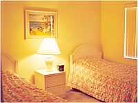 GR12: Guest bedroom.
CLICK on picture to enlarge. Later CLOSE (x) large picture.