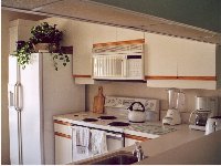 06: Kitchen.
CLICK on picture to enlarge. Later CLOSE (x) large picture.