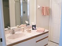08: Master bathroom.
CLICK on picture to enlarge. Later CLOSE (x) large picture.