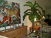 Living Room.
CLICK on picture to enlarge. Later CLOSE (x) large picture.