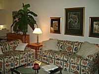 Living Room.
CLICK on picture to enlarge. Later CLOSE (x) large picture.