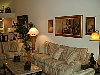 Wohnzimmer.
KLICK aufs kleine Bild vergroessert es.
Danach grosses Bild schliessen durch KLICK auf (x).