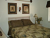 Master Schlafzimmer.
KLICK aufs kleine Bild vergroessert es.
Danach grosses Bild schliessen durch KLICK auf (x).